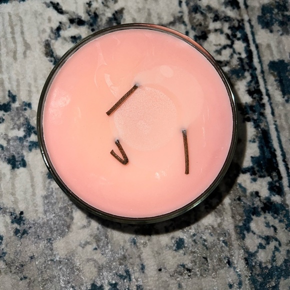 Nwot Black Raspberry 3 Wick Candle - Picture 3 of 4